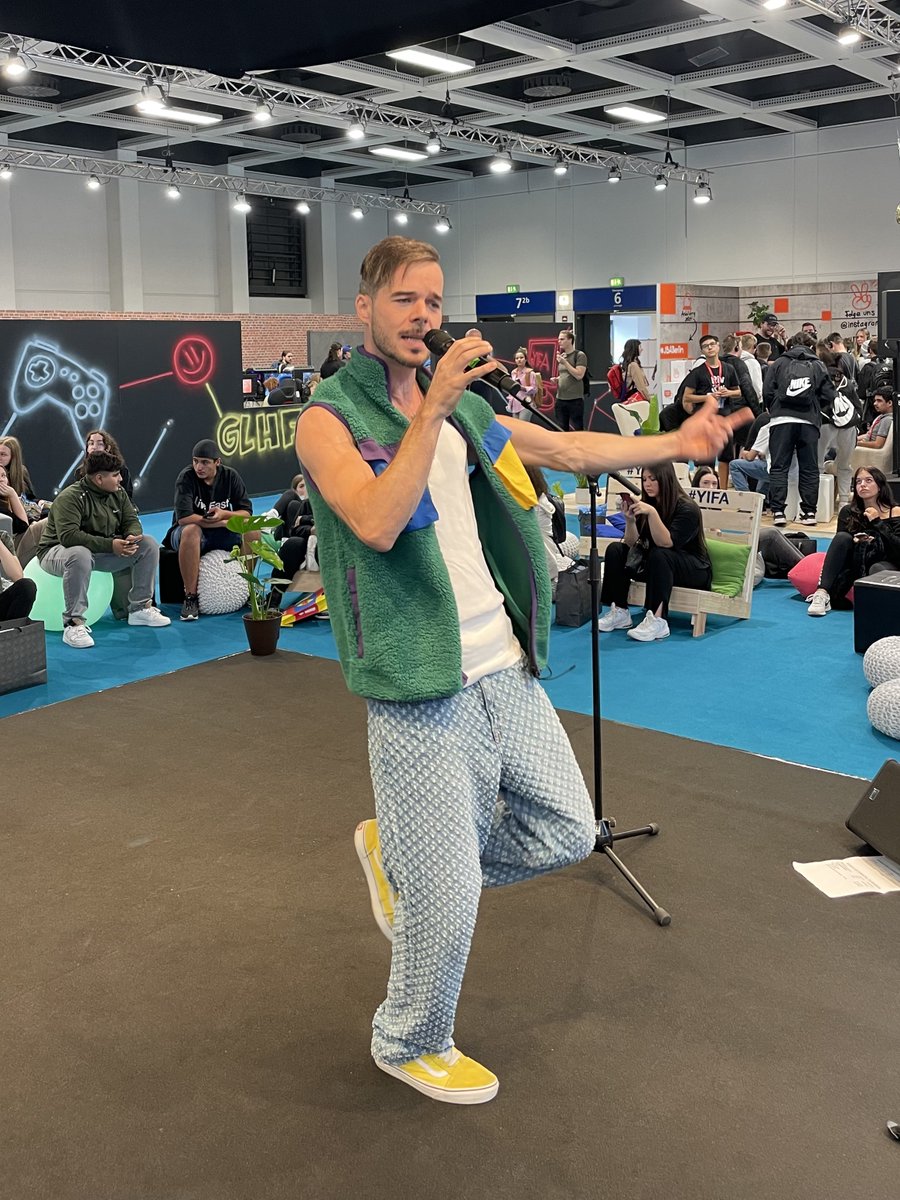 _YIFA_'s tweet photo. Er ist wieder da! Sänger Tim Schultheiss ist zurück und hat neue Songs dabei. Den ersten Eindruck gibt es auf der #YIFA. https://t.co/JVDLv5JFCs