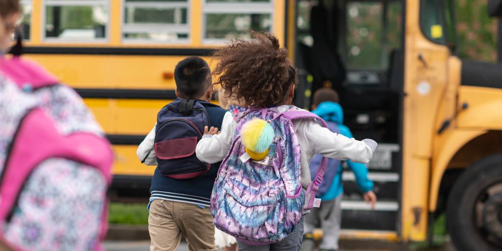 simcoecounty's tweet photo. Wishing all students across Simcoe County the very best on their return to school this week!🏫🎒
#mysimcoecounty #simcoecounty #countyofsimcoe #backtoschool #scdsb @SCDSB_Schools @SMCDSB https://t.co/nBZwWY6RIT