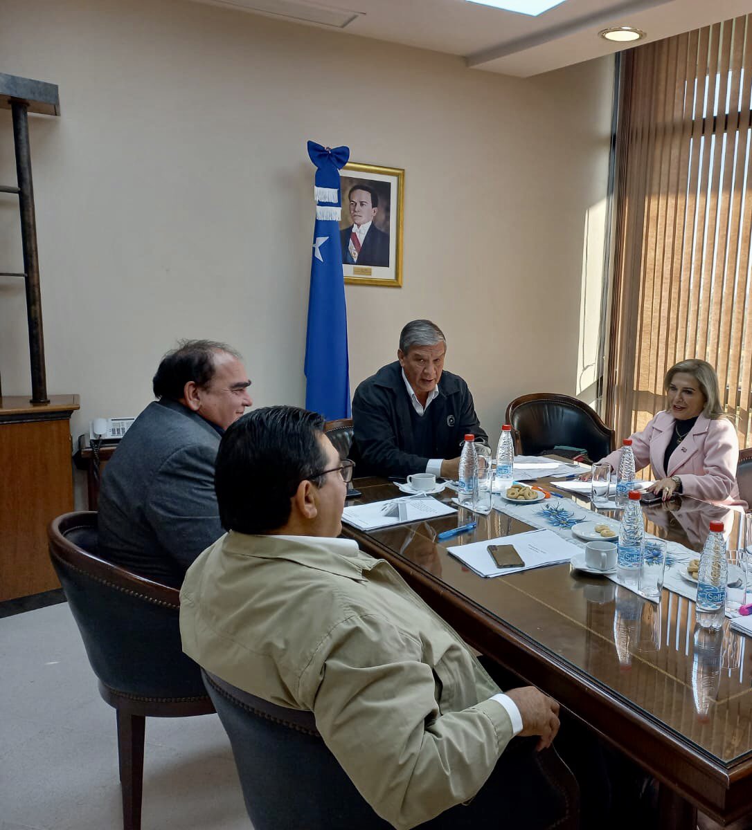 bancada_c's tweet photo. 👥🔵 La Bancada “C” del Partido Liberal Radical Auténtico (PLRA), encabezada por el Líder de Bancada, senador @PakoLedesma, se encuentra reunida, a fin de dar análisis al orden del día, prevista para la sesión ordinaria de este jueves 08 de septiembre. https://t.co/UNInWMz07H
