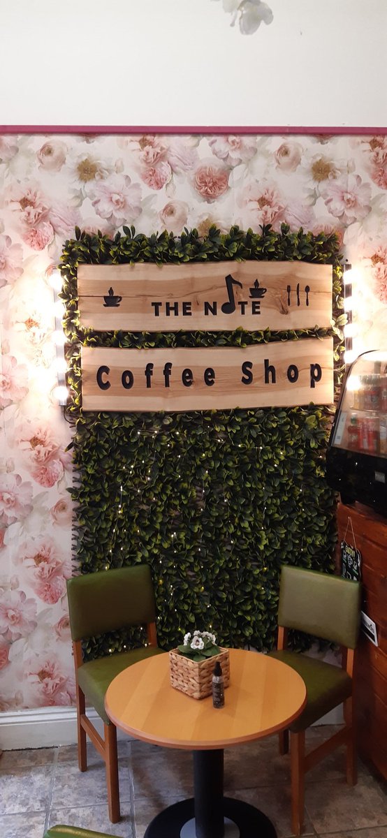 Jane52W03's tweet photo. Bit of shopping in Walsall and first time visit to #notecoffeeshop and meeting #anthonyD . Lovely to meet you ... thankyou for the latte/bueno kinder cookie 💓and our chat . Great place to stop and have a drink and a treat ☕🍪 https://t.co/K2SPOX7CK0