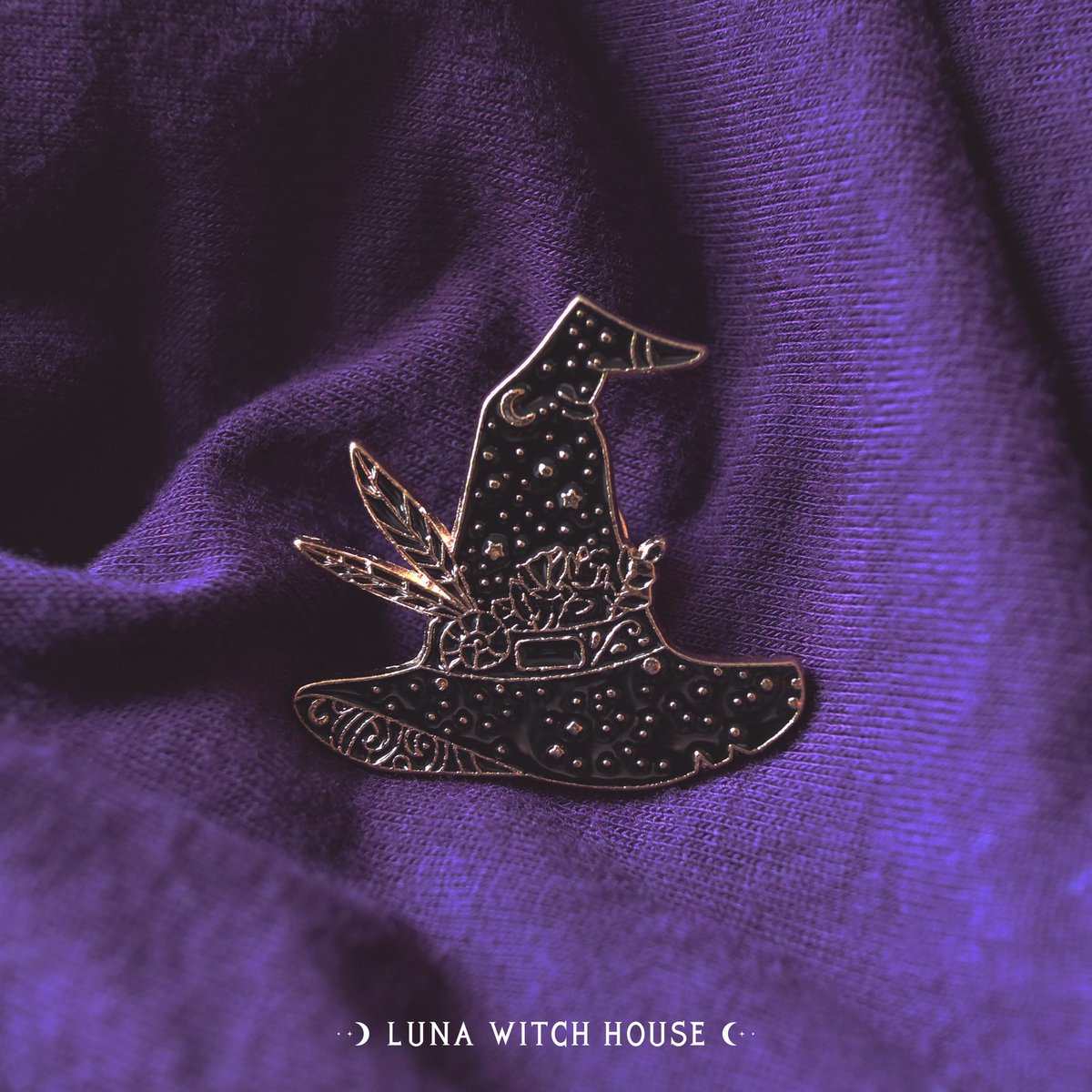 LunaWitchHouse's tweet photo. If there is one thing I just LOVE, itβs #witches hats π§π»ββοΈ
β β β β β β β β β
Which starry #witch hat is your favourite? β¨
https://t.co/OWuGXh5HED
β β β β β β β β β
#witchesoftwitter #gothic #gothgirl #witchcraft #witchywoman #witchtwt #witchythings #witchtember #pins #enamelpin https://t.co/G6TYxxHQah