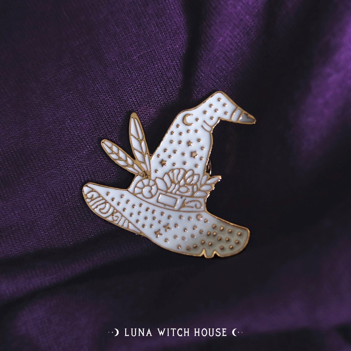 LunaWitchHouse's tweet photo. If there is one thing I just LOVE, itβs #witches hats π§π»ββοΈ
β β β β β β β β β
Which starry #witch hat is your favourite? β¨
https://t.co/OWuGXh5HED
β β β β β β β β β
#witchesoftwitter #gothic #gothgirl #witchcraft #witchywoman #witchtwt #witchythings #witchtember #pins #enamelpin https://t.co/G6TYxxHQah
