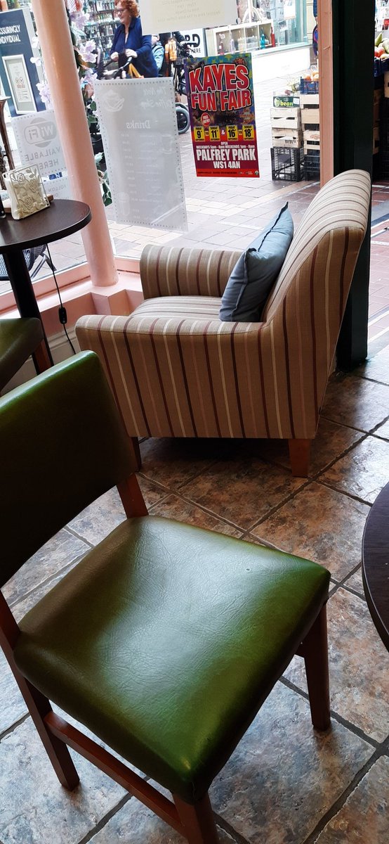 Jane52W03's tweet photo. Bit of shopping in Walsall and first time visit to #notecoffeeshop and meeting #anthonyD . Lovely to meet you ... thankyou for the latte/bueno kinder cookie 💓and our chat . Great place to stop and have a drink and a treat ☕🍪 https://t.co/K2SPOX7CK0