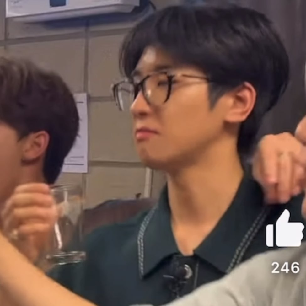 miwon17_'s tweet photo. Oh Wonwoo..... https://t.co/RSw6HmIqLz