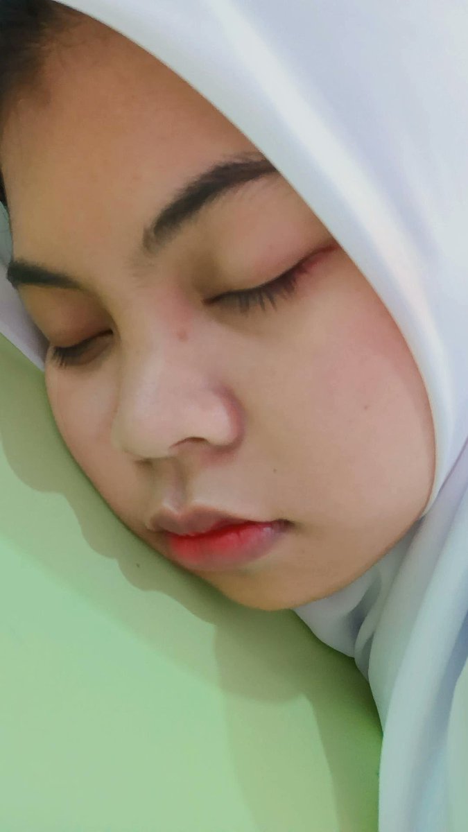 Vialivi_Wdh's tweet photo. Saking tembemnya pipi ku bisa dibuat bantal 😂 https://t.co/vCGt1Ip1tx