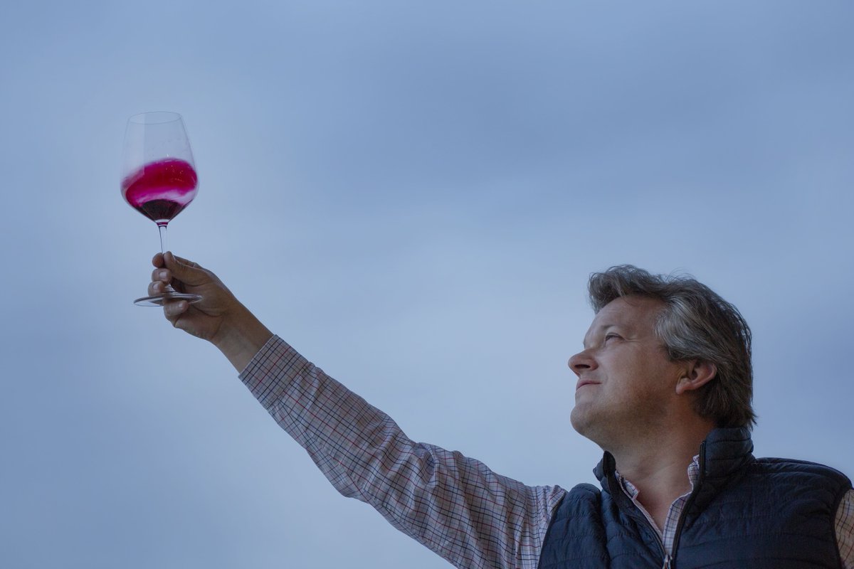 Su maestría, creatividad, profesionalidad y buen hacer tienen como resultado la excelencia y calidad de nuestros vinos. 

Hoy es el día del enólogo, felicidades a <a href="/LaurenRosillo/">Lauren Rosillo</a> y a todos los compañeros del sector.