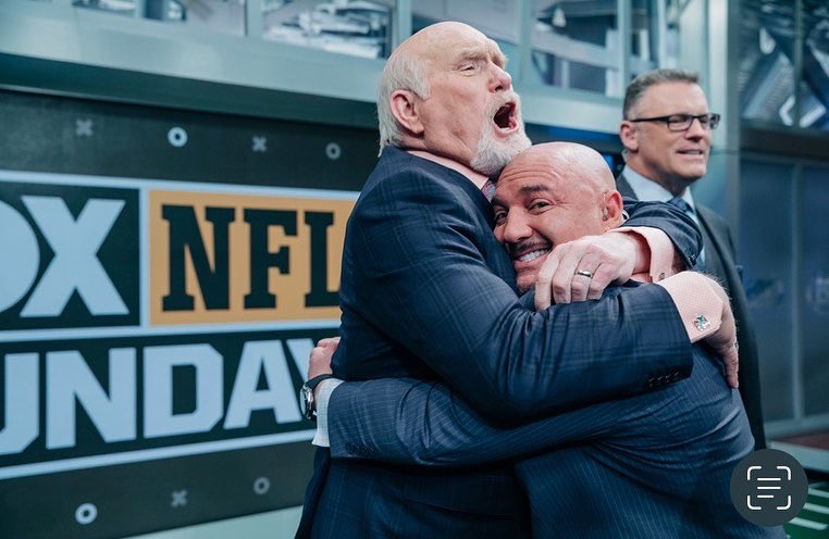 JayGlazer's tweet photo. Ahhhhh, finally!! Our family is back! See you all this weekend. #FirstFamilyOfFootball https://t.co/GR6cog94pG