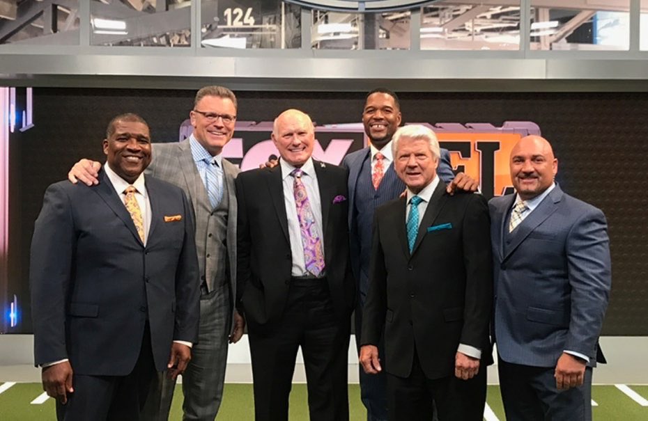 JayGlazer's tweet photo. Ahhhhh, finally!! Our family is back! See you all this weekend. #FirstFamilyOfFootball https://t.co/GR6cog94pG