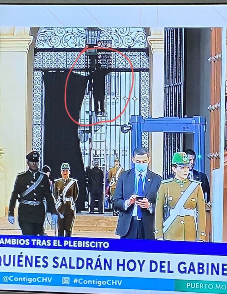 Elchipidey's tweet photo. Pónganle un arnes a ese viejito oye!
@chilevision @ContigoCHV https://t.co/pILGC1jzbs