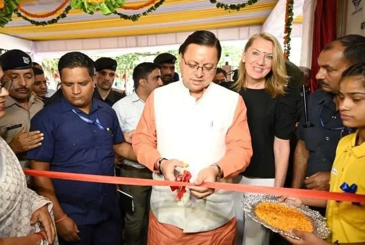 AasraaTrust's tweet photo. On the 6th of September, 2022, Aasraa Trust inaugurated its new Shelter Home for 200 Girls on Rajpur Road in Dehradun. The Chief Minister of Uttarakhand, @pushkardhami, did the honours along with Ms. Andrea Pernkopf, Managing Director, help alliance.

#HOMEISHERE
#helpalliance https://t.co/T3ZG1n6fyQ