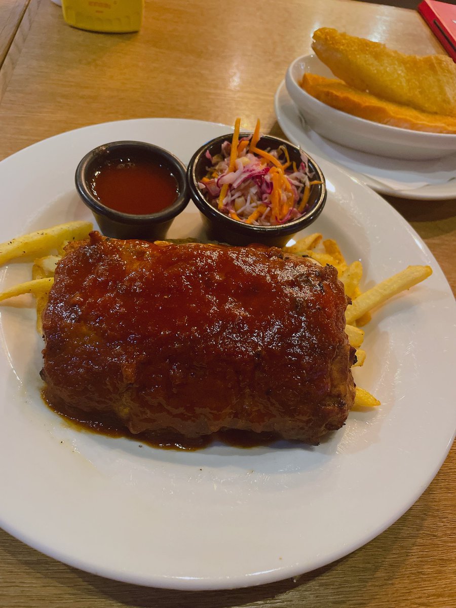 EkhenaFoundadon's tweet photo. とうとう食べられた!
スペアリブ💖
#フライデーズ #frydays https://t.co/s9A56YiLCF
