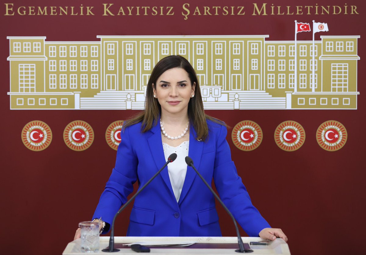 arzuerdemtc's tweet photo. %70’i kadın olan güzellik uzmanlarımızın mağduriyetine çözüm olan İşyeri Açma ve Çalışma Ruhsatlarına İlişkin Yönetmelik çalışmalarımız sonucunda çıkmıştır. Konuyla ilgili basın açıklamamızı gerçekleştirdik. Kadın girişimcilerimize desteğimiz sürecektir. Hayırlı uğurlu olsun. https://t.co/GroPwm4wfy