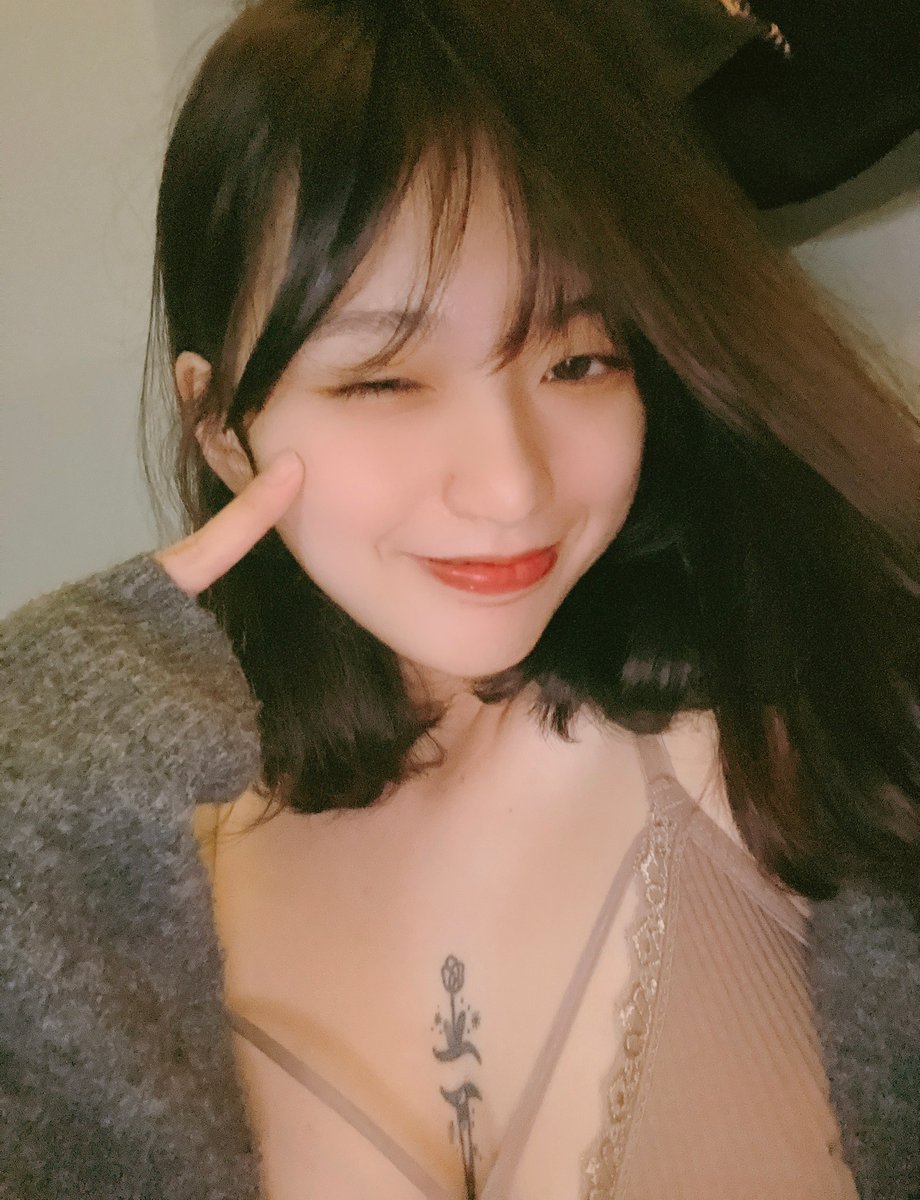 mengchuchu2's tweet photo. 這個禮拜五是中秋節🌕
有誰跟我一樣期待的呢~
中秋節可以烤肉真的超好玩的呀
大家要去哪裡玩~~
為了身體健康，夢舒先提醒大家不要吃太多月餅呦💕
烤完肉後，別忘了來ModelTV看夢舒喔！
#麻豆传媒 #麻豆TV https://t.co/NVUbqLcfro