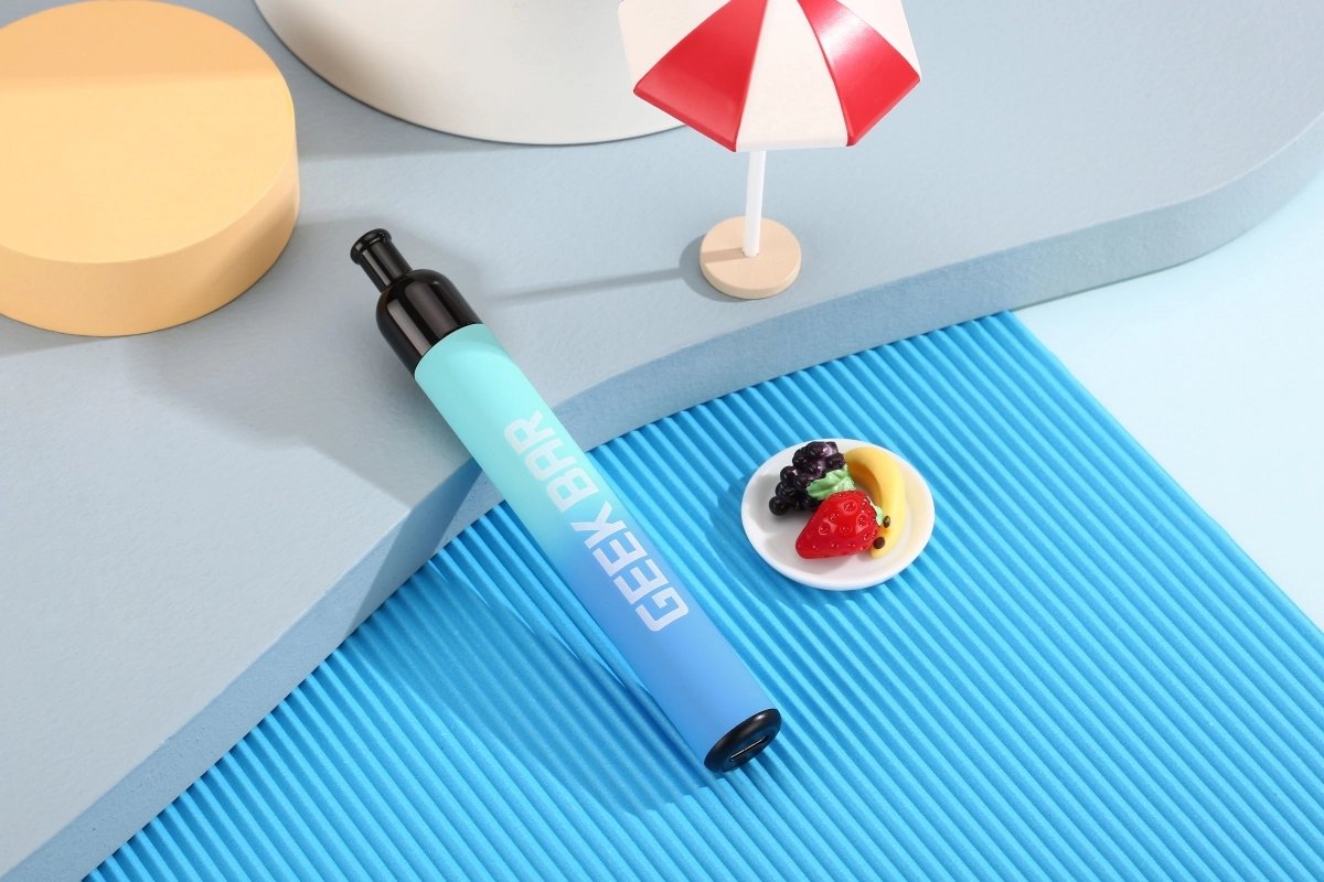 vapingeyes's tweet photo. Vape manufacturer Geek Bar has launched its J1 Pod range in the United Kingdom, featuring an innovative disposable pod refill system along with a rechargeable battery. 
#vape #Geek #UK #UnitedKingdom #vapeshop #vapepod https://t.co/dwPhK0JZjT
