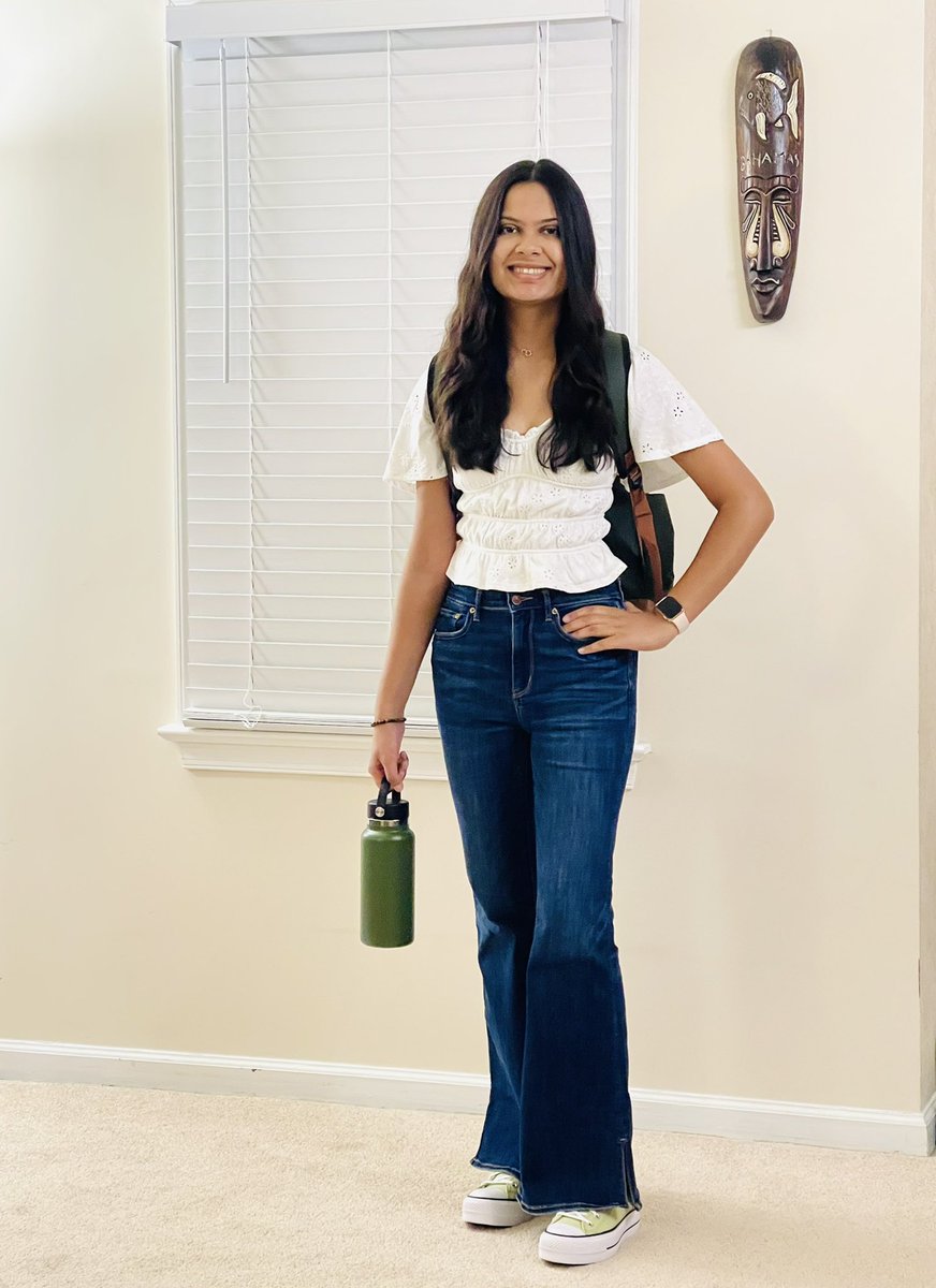 SurabhiApril's tweet photo. First day of Junior(11th grade) for Esha. Esha drove herself to school today. Best of luck to another great school year! Lots of love 😘😘 #vbschool @vbschools #vbcps #oceanlakesdolphins #VBDayOne @OceanLakesHS https://t.co/XLoiNnP2ut