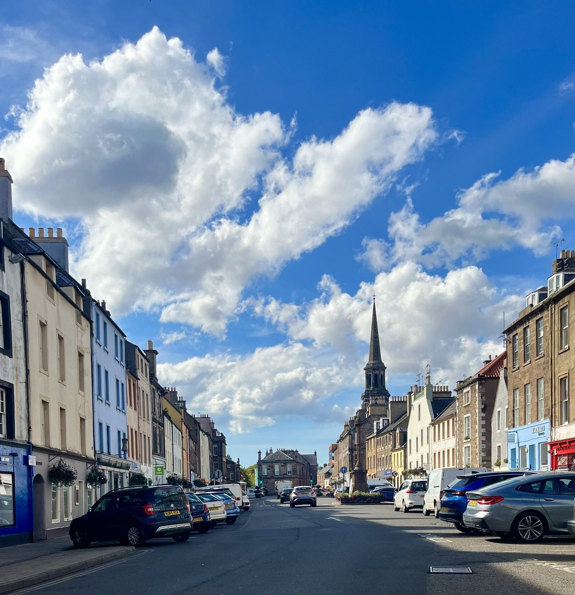 ShotsBug's tweet photo. @StormHour @RMetS @RainViewer Blue sky and big fluffy clouds over Haddington town centre #stormhour https://t.co/mV2c7inm90