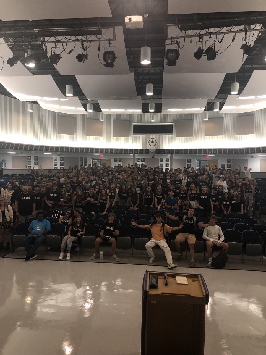 Welcome back seniors!   Class of 2023 enjoy your last first day of senior year.