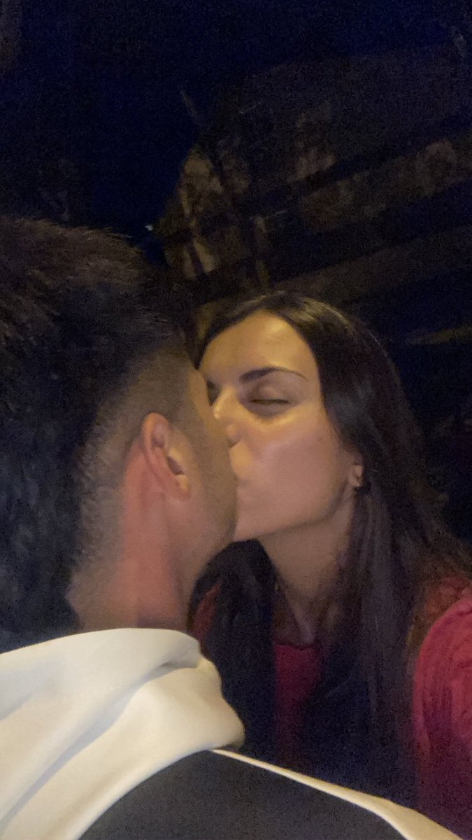 amigabri28's tweet photo. Yo pensaba q esto solo pasaba en las  películas 🥺🫶🏼❤️‍🩹 https://t.co/PRlRV24t05
