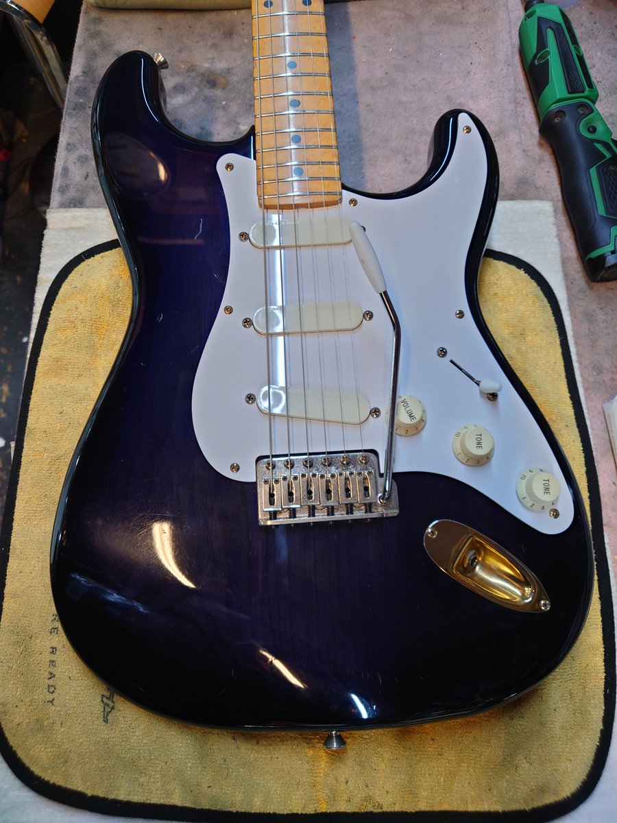 OtaichiGakki's tweet photo. フェンダージャパンのオーダーモデルって夢がある。
#FenderJapan #ST54LS #CustomOrder #フェンダージャパン #フェンジャパ #カスタムオーダー #レースサンサー #ミッドブースト https://t.co/f4iD0YkEJH