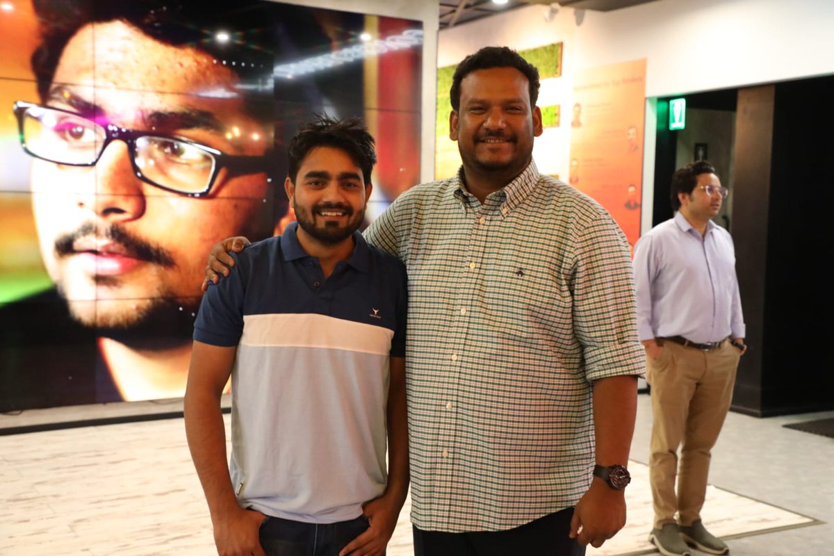 Mr_Sameer2011's tweet photo. Teacher's Day Celebration 🥳🎉
With Great Minds (Team Embibe)
At Jio Embibe Bangalore Office 
🇮🇳🇮🇳
#sameersir 
#TeachersDay2022 
#Teachers #TeachersDay https://t.co/fLNXIvbfVH