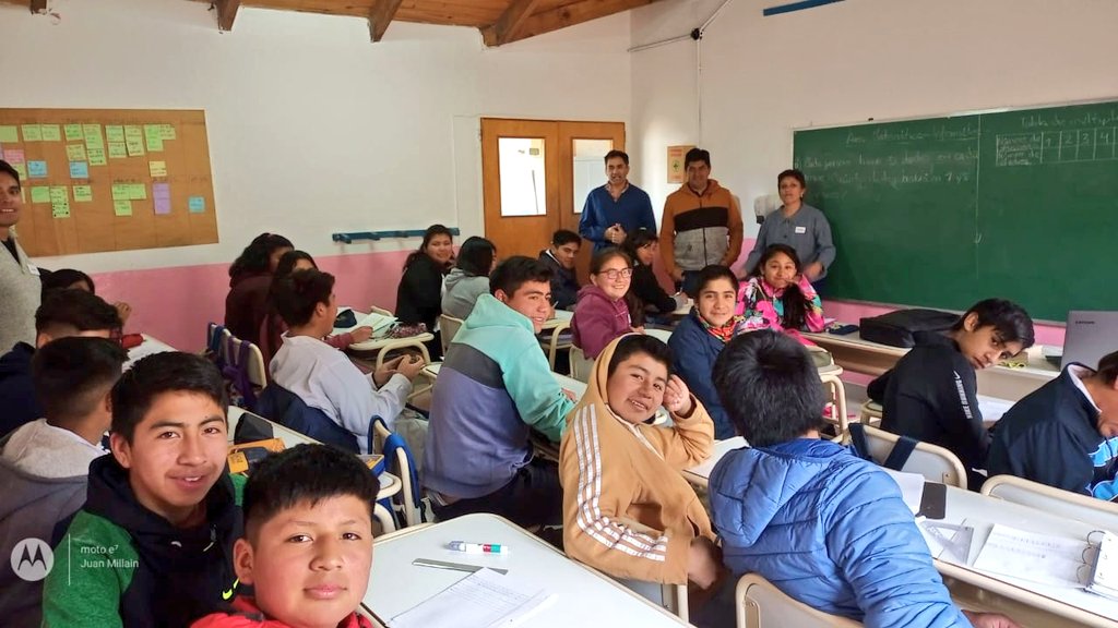 RFlutsch's tweet photo. #ESeSiR #Huncal
Las oportunidades educativas en contexto de ruralidad, son celebradas por toda la comunidad. Hoy estudiantes del anexo del CPEM 98, concretan sus trayectorias educativas en las aulas de la escuela. Gracias dire "Kachy" por las 📸
#MinisterioGobiernoEducación
#CPE https://t.co/CbEnrYgM5S