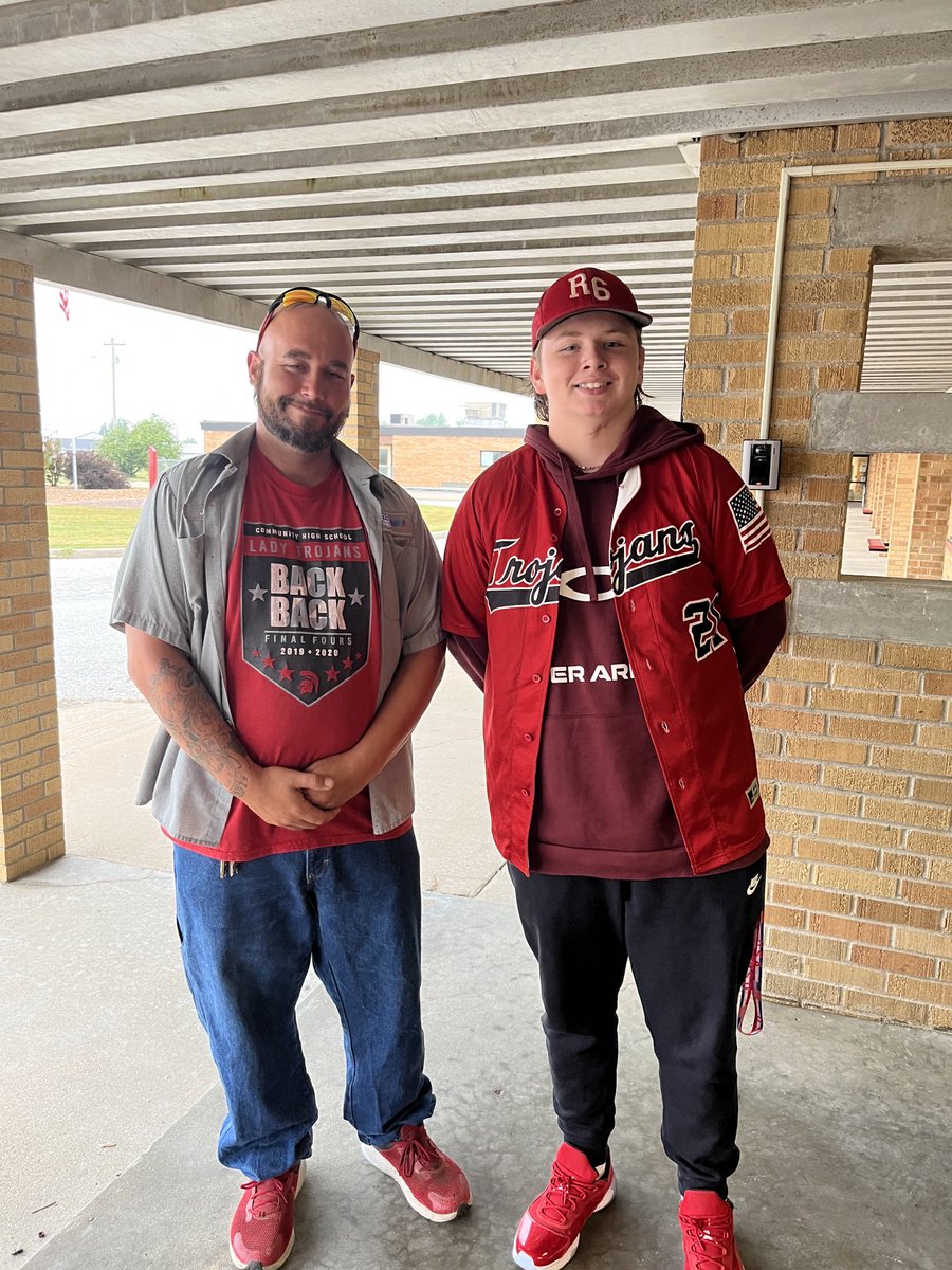 cr6MUscience's tweet photo. Happy R-6th of the Month! Students and parents jumping in on the action @cr6trojans #WeRCommUNITY #OUR6 #TrojanPride https://t.co/iY4JW0LFb4