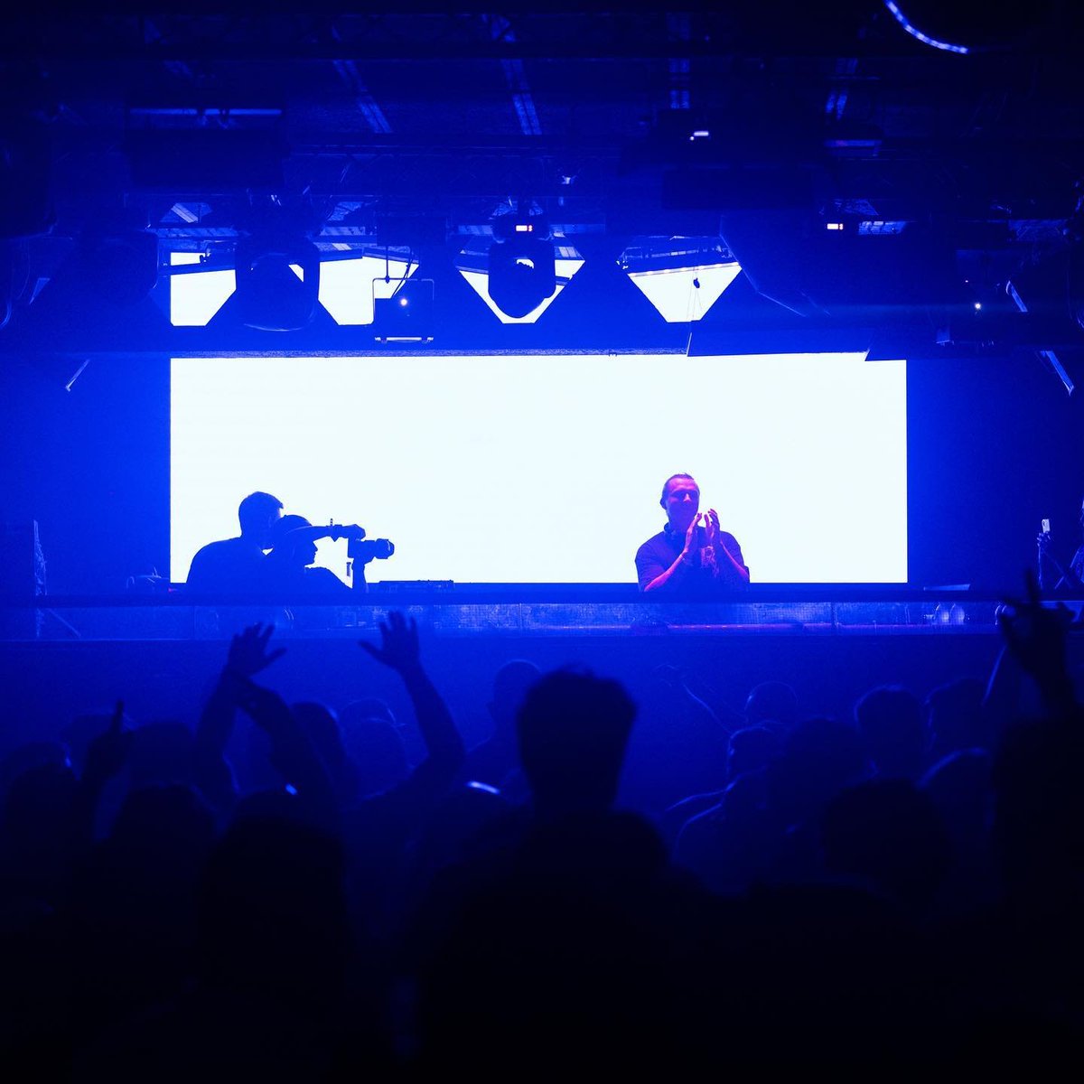 sizerecords's tweet photo. #SizeFamily | @ImCoreyJames | Thanks for all the love on my latest single Renegade! https://t.co/Qq3P8WR3Ps https://t.co/gAgCYaW55J