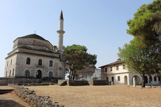 doucas_tours's tweet photo. Ioannina is a beautiful lake-side city with several museums, a settlement inside its Castle and a spiral of dark legends connected to the ancient and the byzantine past or referred to the modern Greek history that begun 200 years ago. #TravelTuesday #visitgreece #AGTO #USTOA https://t.co/R1cbUjnL87