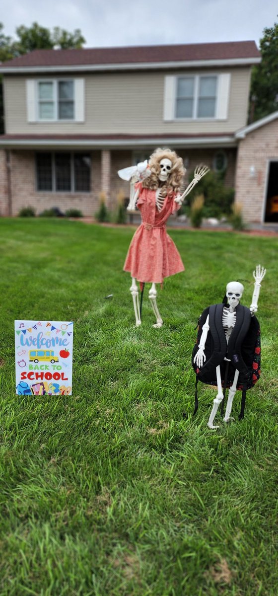 mngirl007's tweet photo. Happy first day of school! @FOX9 @WCCO @KSTP @kare11 https://t.co/fjNRE2aUan