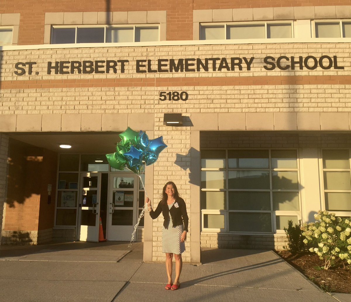 From there <a href="/STFXE_DPCDSB/">StFrancisXavierElem_DPCDSB</a> to here @StHerbertDPCDSB …
Blessings on your leadership journey at St. Francis Xavier, Mr. Giovinazzo &amp; Ms. Burns!  You will be a thunderous team! 
Looking forward to going live at the Herbert Hive in a few minutes !  God bless our 2022-2023 school year!