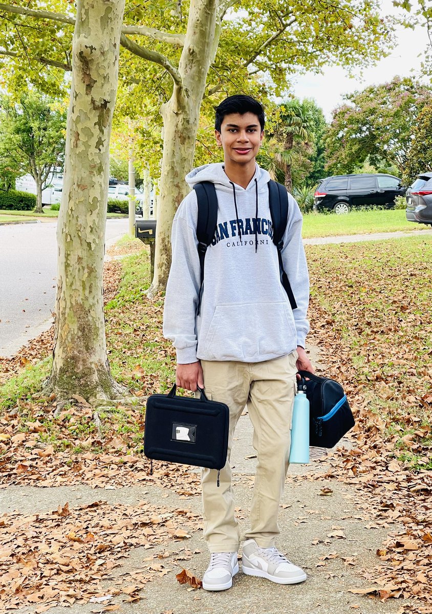 SurabhiApril's tweet photo. First day of  8th grade for Neel. Best of luck to another great school year! Lots of love 😘😘 #vbschool @vbschools @BrickellAcademy @mrgshoe #vbcps #brickellacademy #VBDayOne https://t.co/9b9a20dXbl