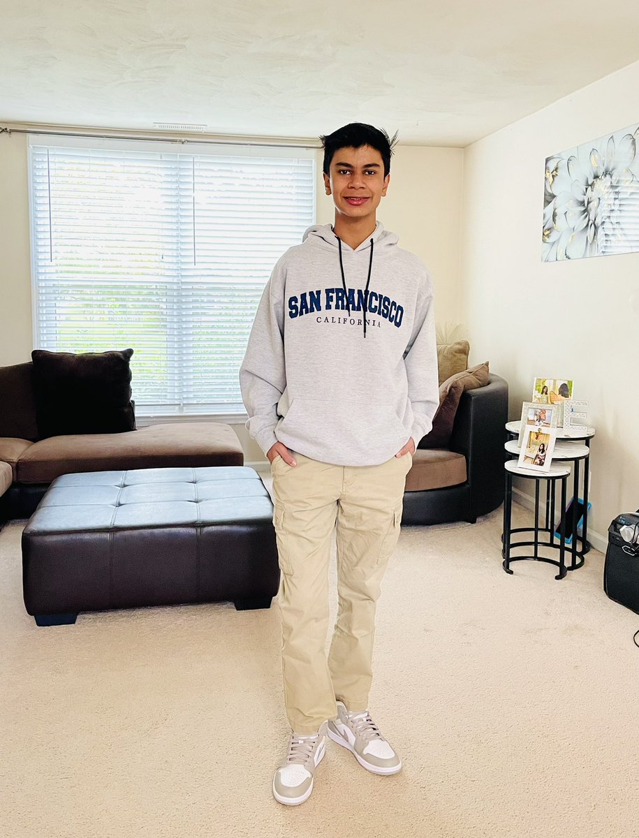 SurabhiApril's tweet photo. First day of  8th grade for Neel. Best of luck to another great school year! Lots of love 😘😘 #vbschool @vbschools @BrickellAcademy @mrgshoe #vbcps #brickellacademy #VBDayOne https://t.co/9b9a20dXbl
