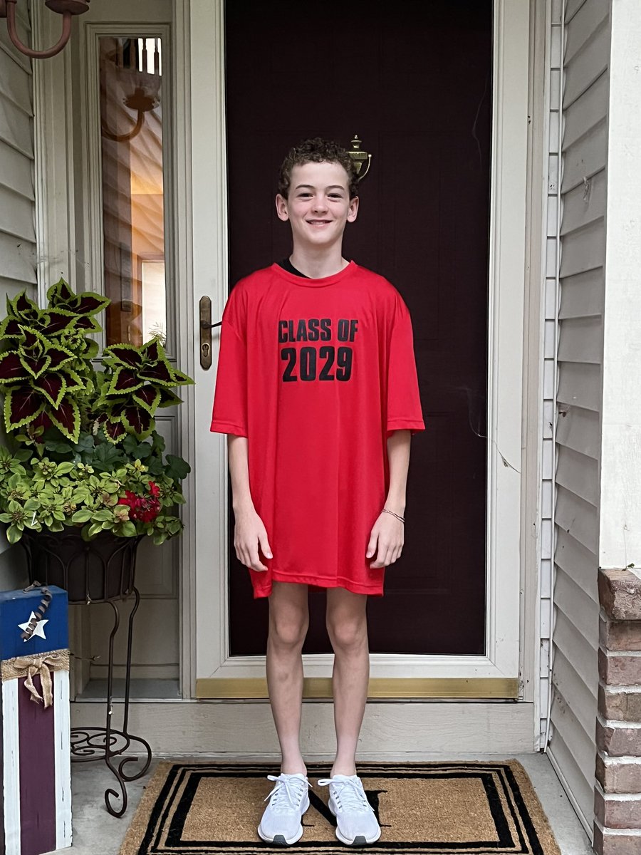 cindy_mulcahy's tweet photo. Here’s to a great year! #194FirstDay #classof2033 #classof2026 #classof2029 https://t.co/xcJsIuyS3S