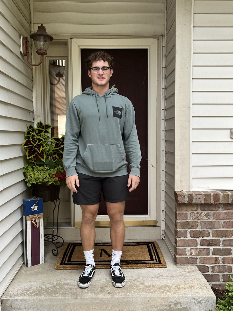 cindy_mulcahy's tweet photo. Here’s to a great year! #194FirstDay #classof2033 #classof2026 #classof2029 https://t.co/xcJsIuyS3S