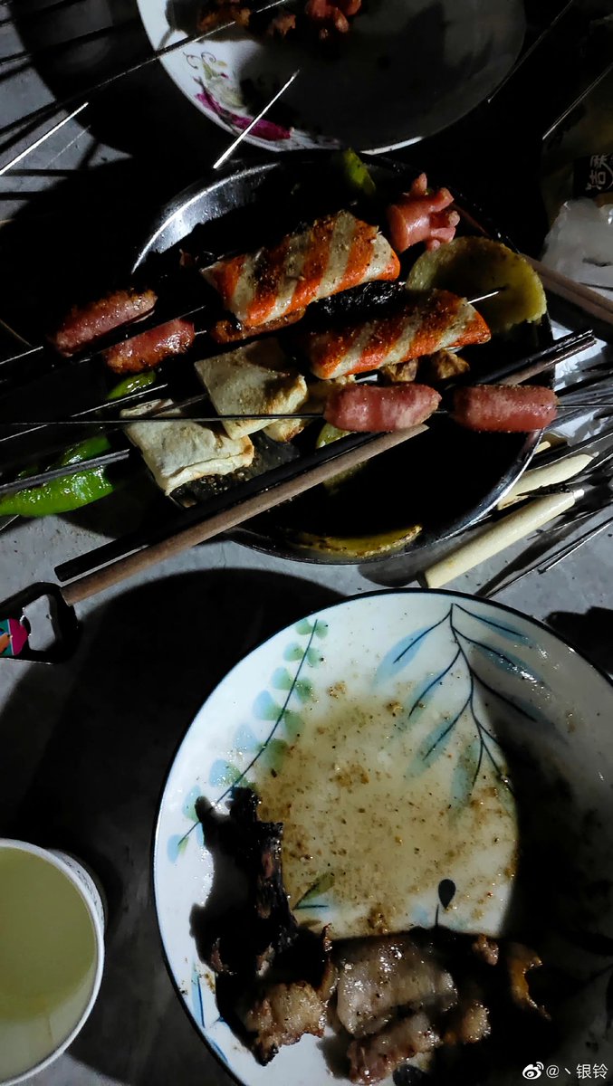 WolvesIDV_Intl's tweet photo. #Wolves_YinL's Weibo post:
Letting the fans eat first~ 🥰🥰 https://t.co/G5KKWphDpR