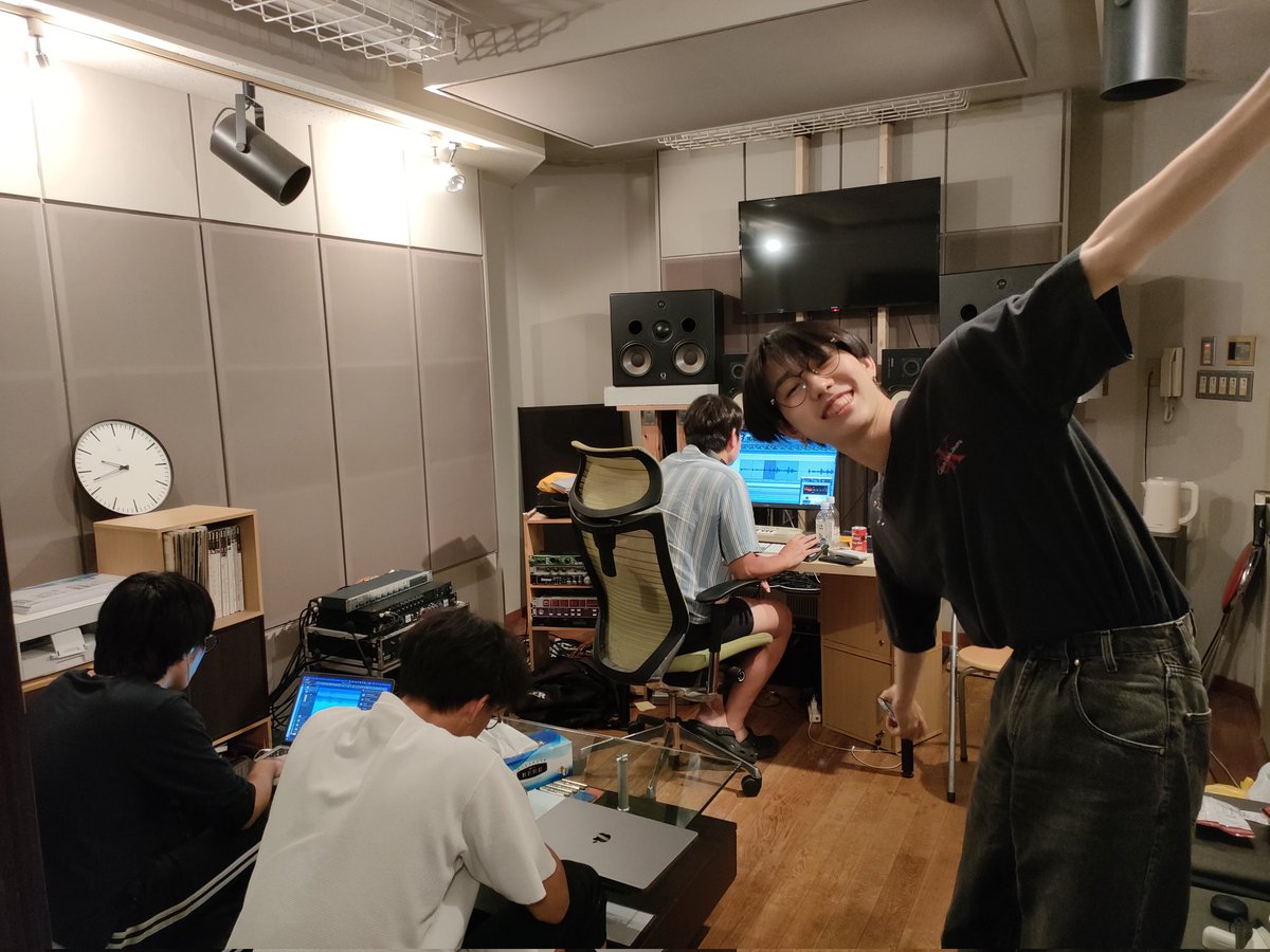 Gum_9_'s tweet photo. 【MIX作業しています！】
新曲のMIX作業中です！🎧
今日で終わるはずでしたが、長引きに長引いてます！！こだわってます！！👍 https://t.co/dy9hN9BKKm