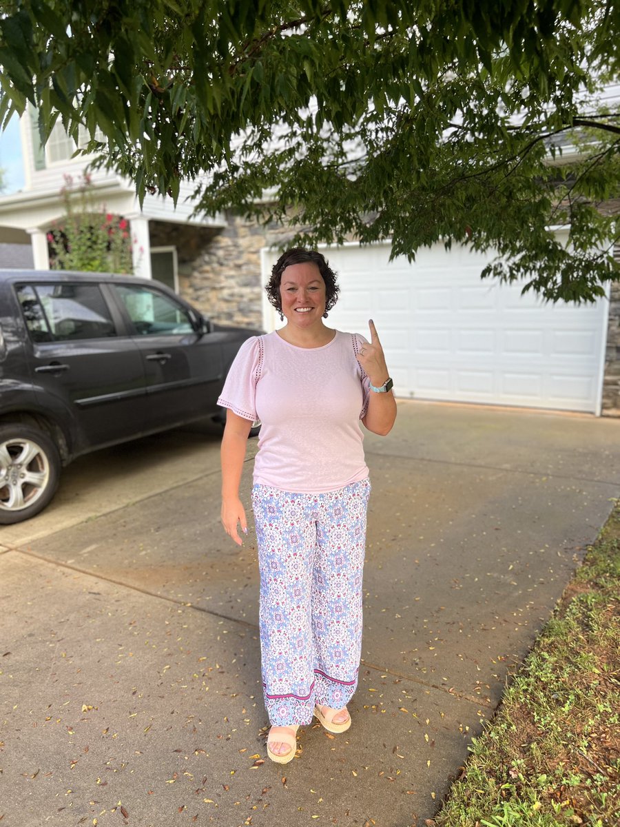 aaron_king's tweet photo. My wife’s first day of her new career! https://t.co/DrCfsZzIOO