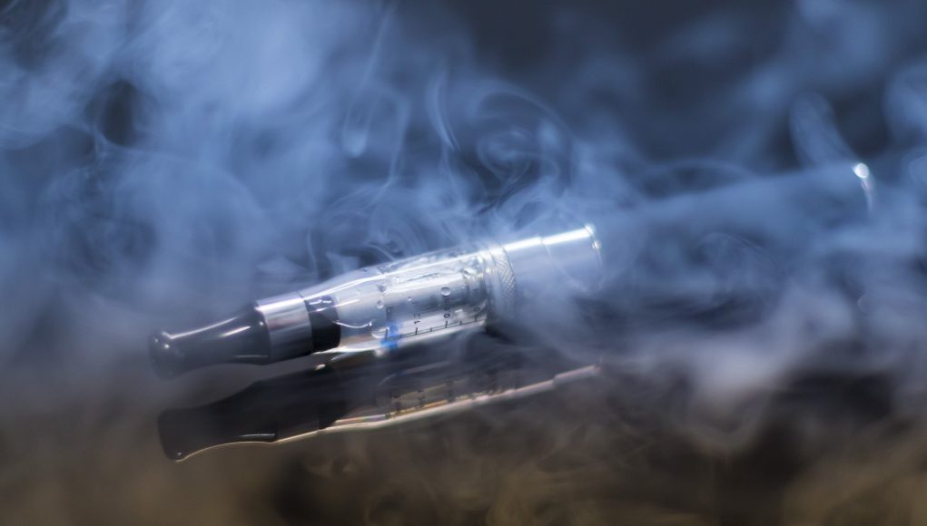 vapingeyes's tweet photo. A new study published on Jama Network Open finds that despite not intending to do so, some smokers end up quitting cigarettes after taking up vaping.
#vaping #smoke #ecig https://t.co/3fKMUFwHI1