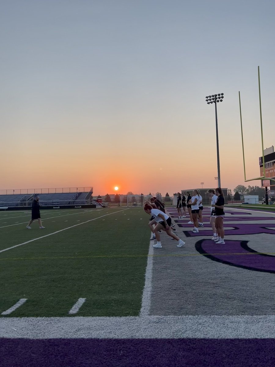 USFCougarsWBB's tweet photo. Wake up &amp; go be great! 🌅 https://t.co/JRDD0CqegM