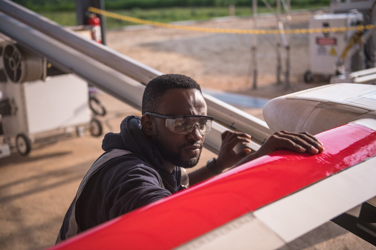 Zipline_Nigeria's tweet photo. Your safety is our priority✔
#Zipline engineers spend years developing & testing our technology hardware and software to ensure its capability to safely, reliably, precisely, and effectively deliver what people need, exactly when and where they need it.
#DronesThatDeliver https://t.co/Bbyq7y8YXL