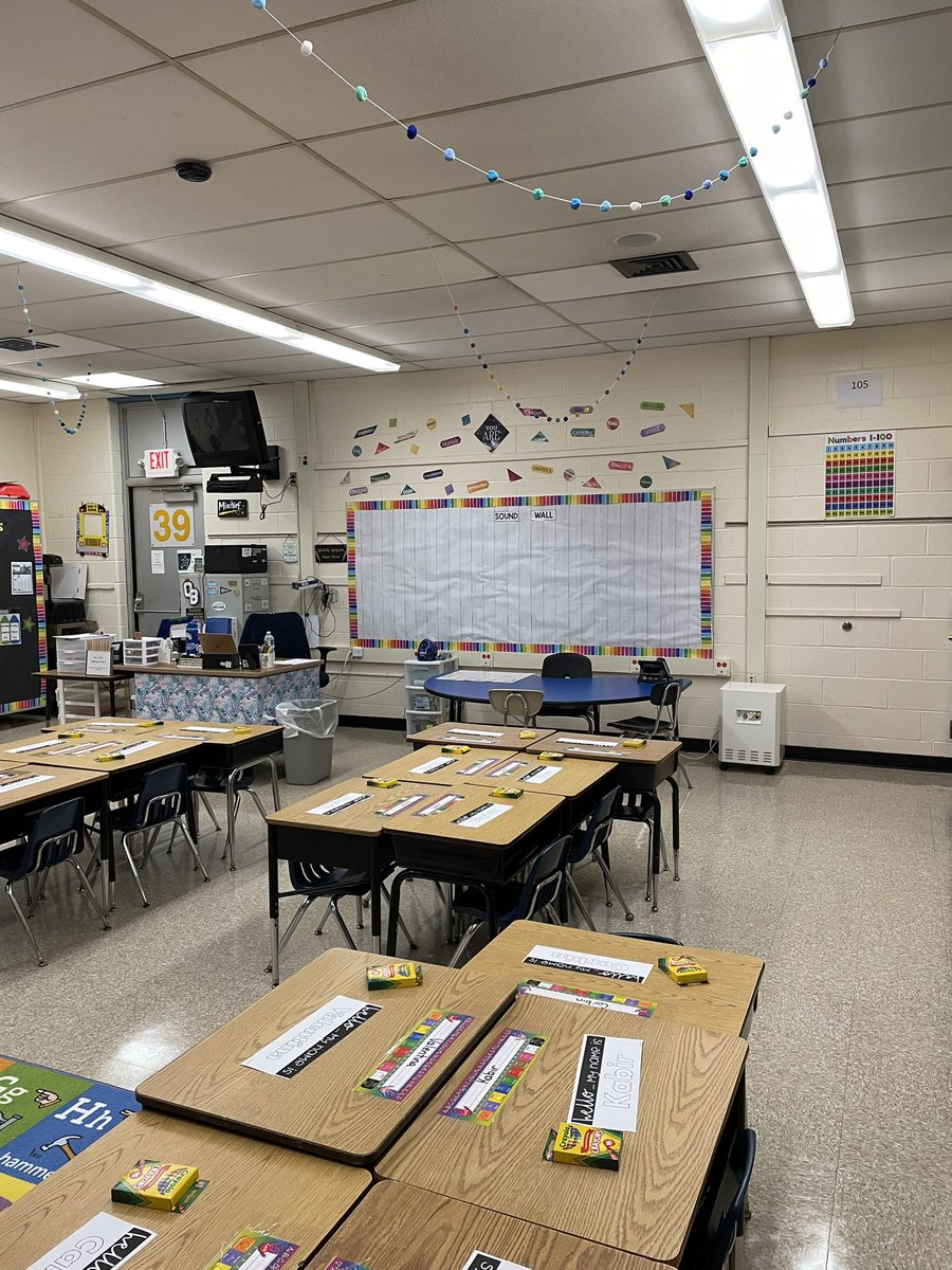 Ms_Cali_OB's tweet photo. Room 105 is ready for “everything under the 🌞” and it’s new group of firsties! Happy first day of school OB! @McDivittSchool https://t.co/SDKPrUEYMQ