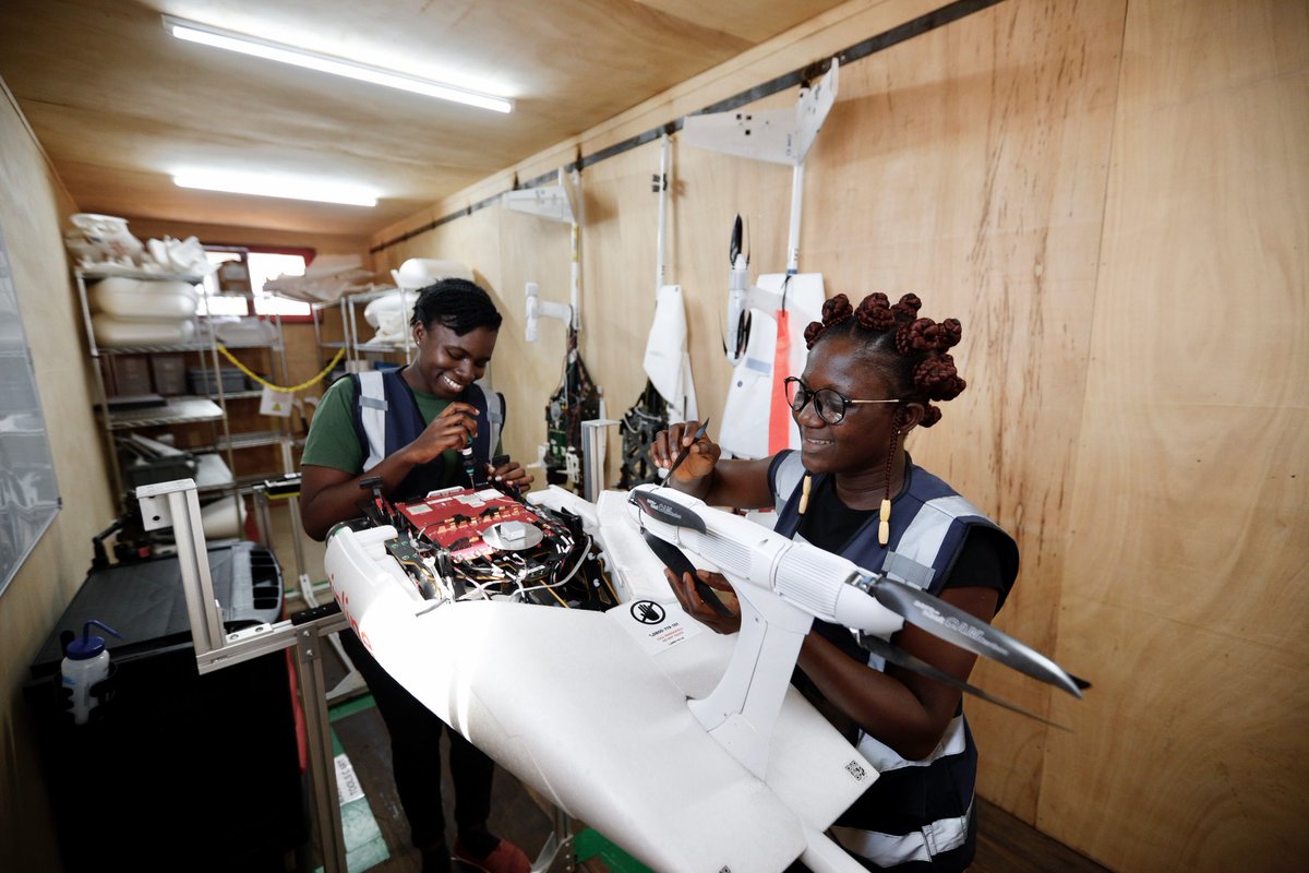Zipline_Nigeria's tweet photo. Your safety is our priority✔
#Zipline engineers spend years developing & testing our technology hardware and software to ensure its capability to safely, reliably, precisely, and effectively deliver what people need, exactly when and where they need it.
#DronesThatDeliver https://t.co/Bbyq7y8YXL