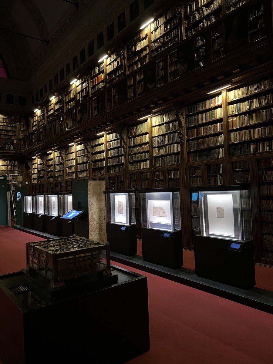 Thomas_dAquino's tweet photo. Studying originals of Leonardo da Vinci’s #CodexAtlanticus - the largest collection of his drawings essential to an understanding of his thought. A rare and memorable moment. #AmbrosianLibrary #Milan https://t.co/ObXLBi0O6B