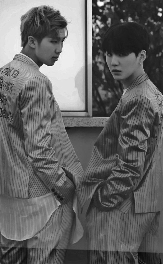 7z_bts's tweet photo. Ой какие 😍😍😍
#YOONGI 
#NAMJOON https://t.co/Plqcmck1Eo