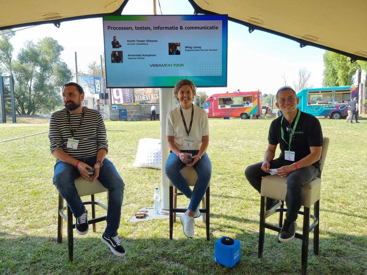 whizpr's tweet photo. Annerieke en Paul zijn vandaag aanwezig bij het VeeamOn Tour event. Annerieke neemt tijdens het event deel aan een paneldiscussie over ransomware. Hier geeft ze advies over hoe bedrijven na een aanval hun communicatie het beste kunnen aanpakken. https://t.co/H2LRtOFFwG