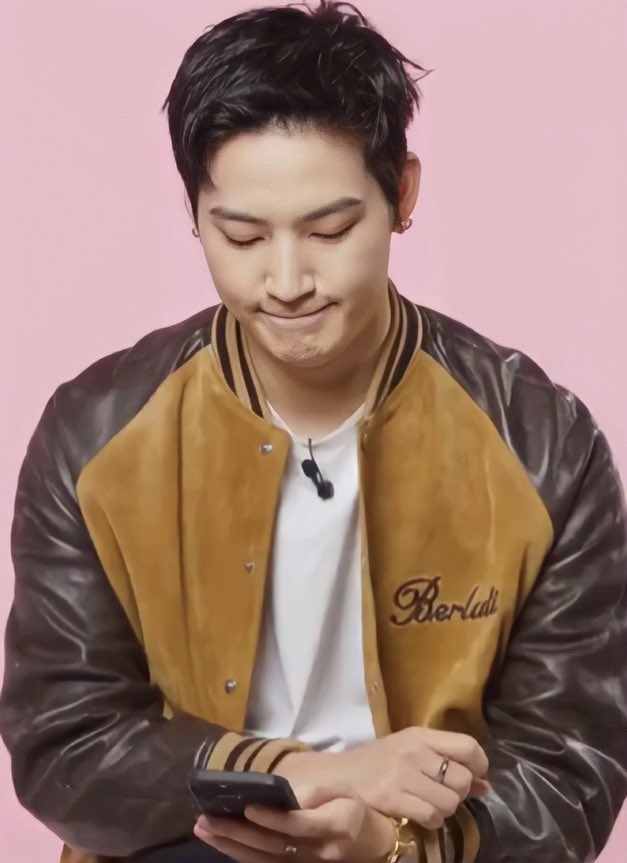 LinlyJAYB's tweet photo. @Jipjoyce1 @jaybnow_hr @cdnzarecords คนอาไรน่ารักมากค่ะ😍
#JAYB #제이비 #카덴차 #CDNZA
#GQKorea #인마이폰 #InMyPhone
@jaybnow_hr @cdnzarecords https://t.co/b0DuUeVAiR