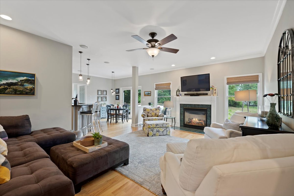 shannonmccarthy's tweet photo. 🤩 Exciting new price - $699,000! 🤩
📍1004 Northwood Court, Niskayuna
👱🏻‍♂️ Listed by AJ 

#forsale #newlisting #justlisted #mccarthysells #theshannonmccarthyteam #kwcd #kellerwilliams https://t.co/cBBz9Kuobk
