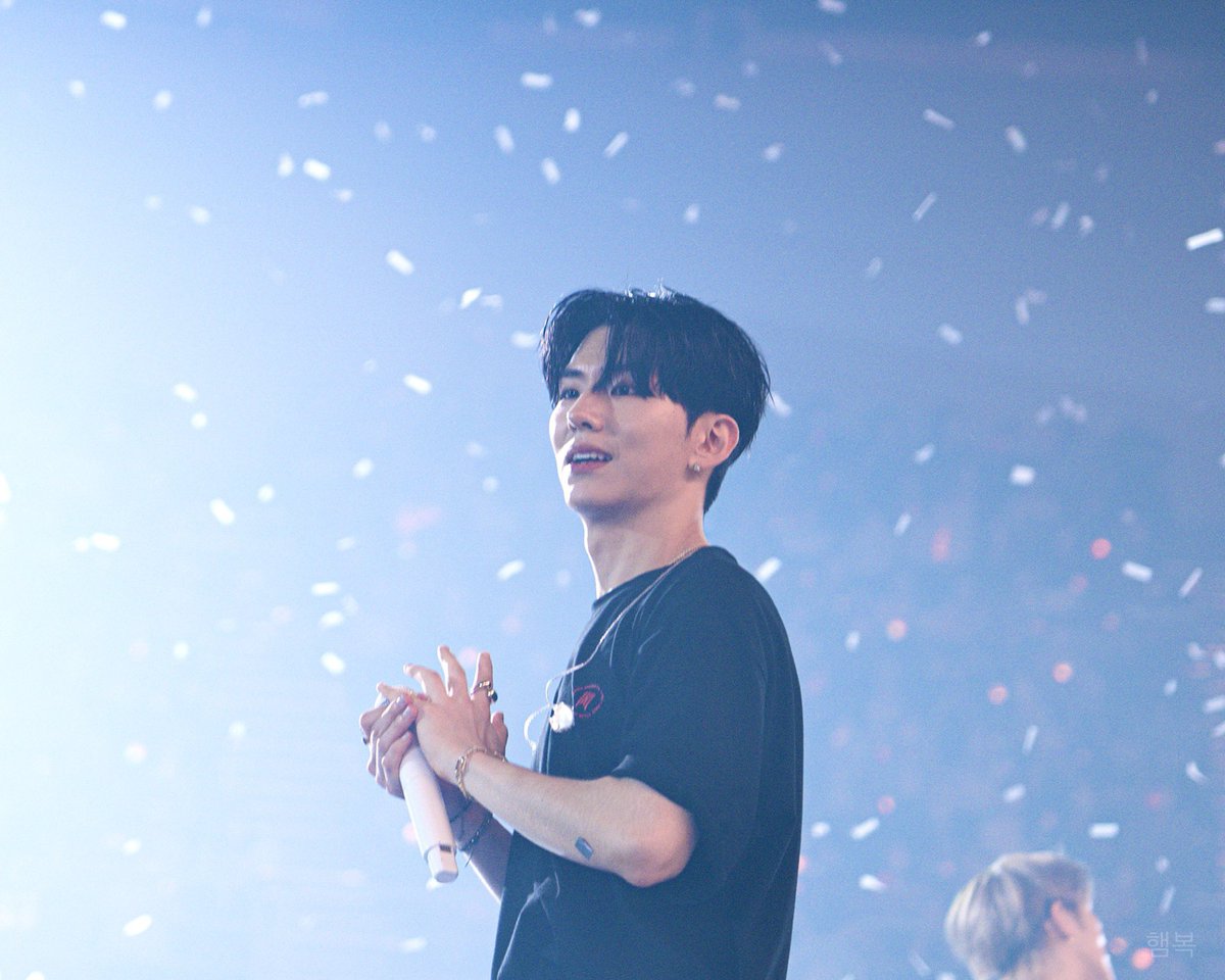 kikimyfav's tweet photo. 220904
#MONSTAX #MONSTAXNOLIMIT #KIHYUN #기현
무대 위에 기현이는 진짜 뭘까...🥺 https://t.co/zMEtaXNr8R