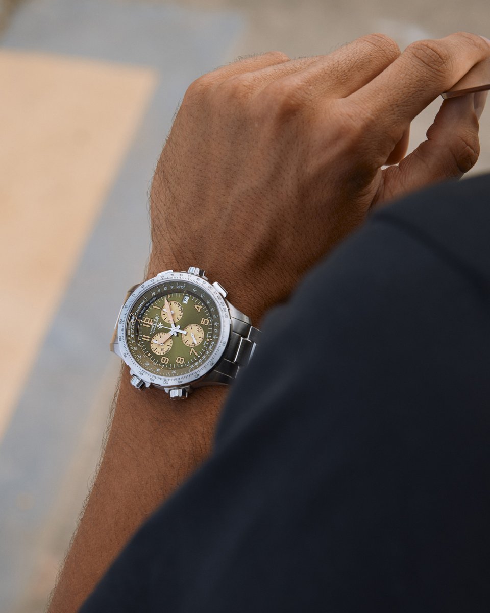 hamiltonwatch's tweet photo. Bold enough to be noticed. Enhanced with a green dial, the Khaki Aviation X-Wind GMT Chrono is a pilot watch with a character all of its own: https://t.co/9NS1OzJx3y
#hamiltonwatch #khakiaviation #khakixwind #pilotwatch #gmt
(Ref. H77932160) https://t.co/tz6j2h9Ii0