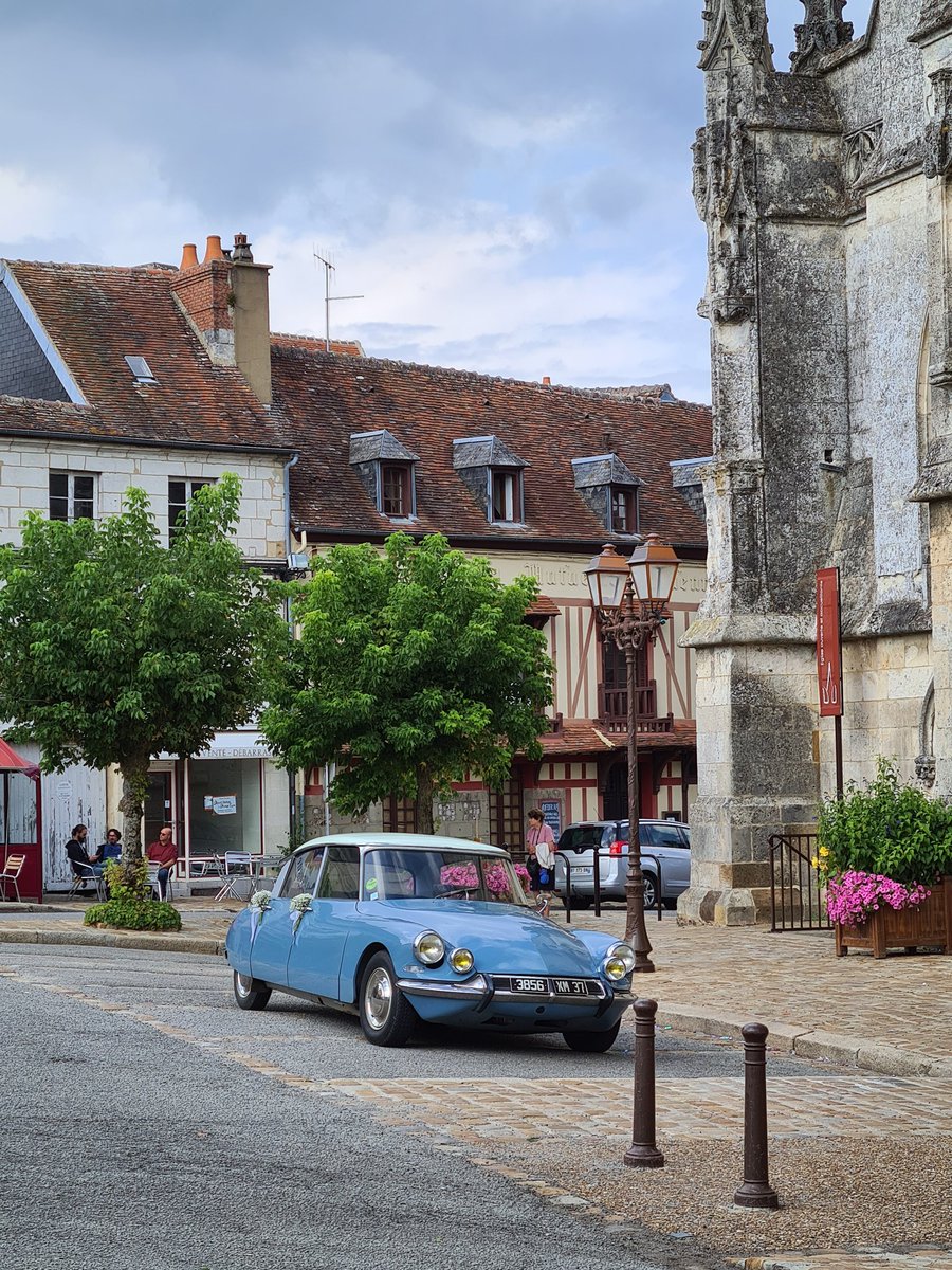 AlexChavance's tweet photo. Toujours un plaisir de croiser des autos authentiques comme cette sublime DS 21 ! 🇨🇵

#Citroën #auto #cars #photo #photography #Passion #France @CitroenFrance @CitroenHeritage https://t.co/R2DRBGLmJH